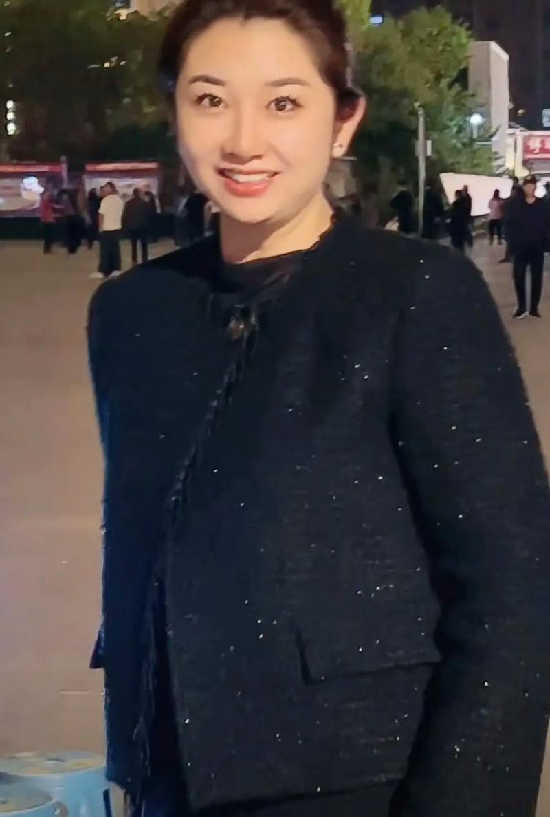 2025新澳正版资料今晚和养3弟妹女生遭堵门与女孩不堪养活三弟妹压力轻生续
